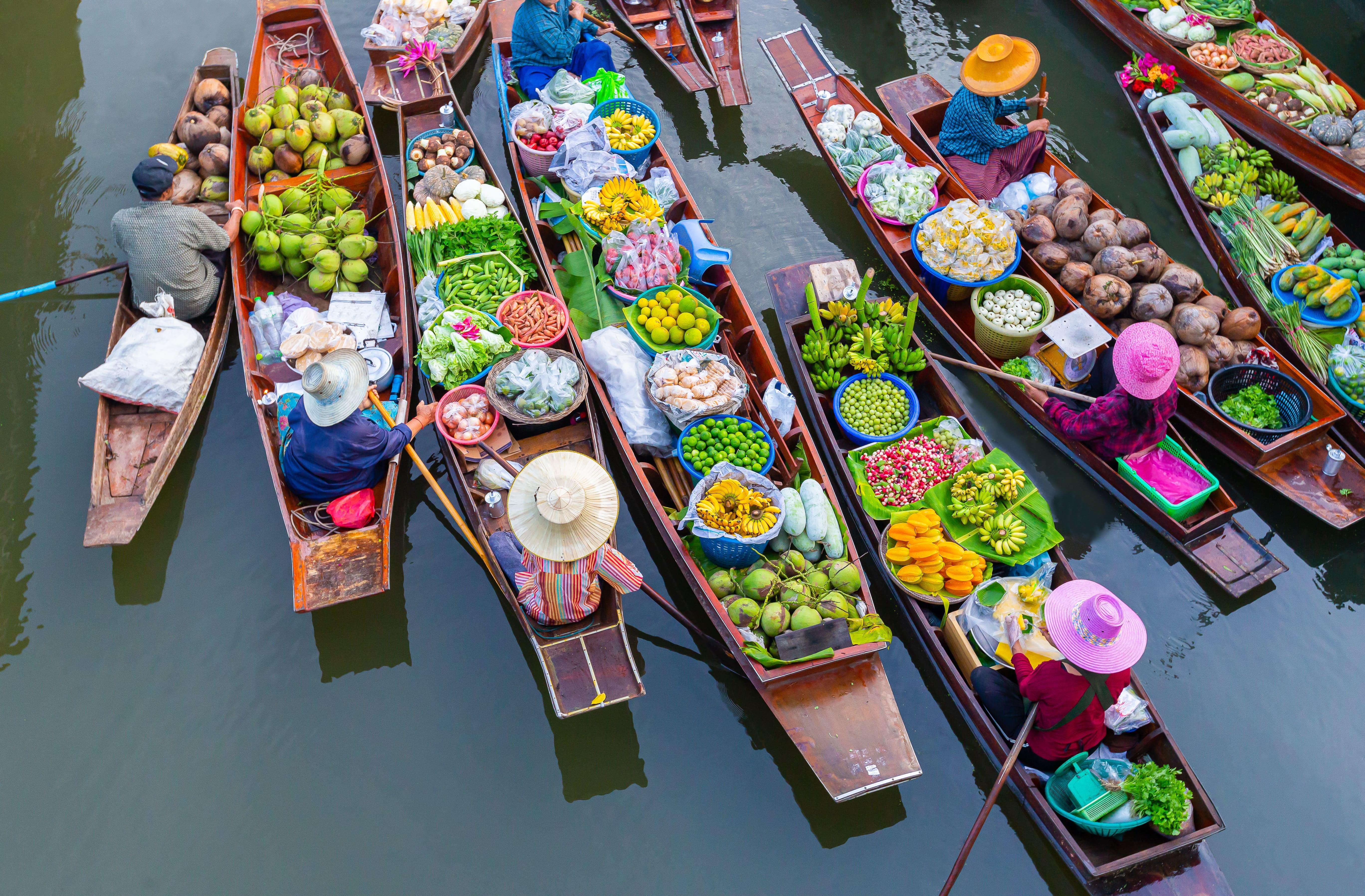 Explore vibrant markets during your holiday in Bangkok